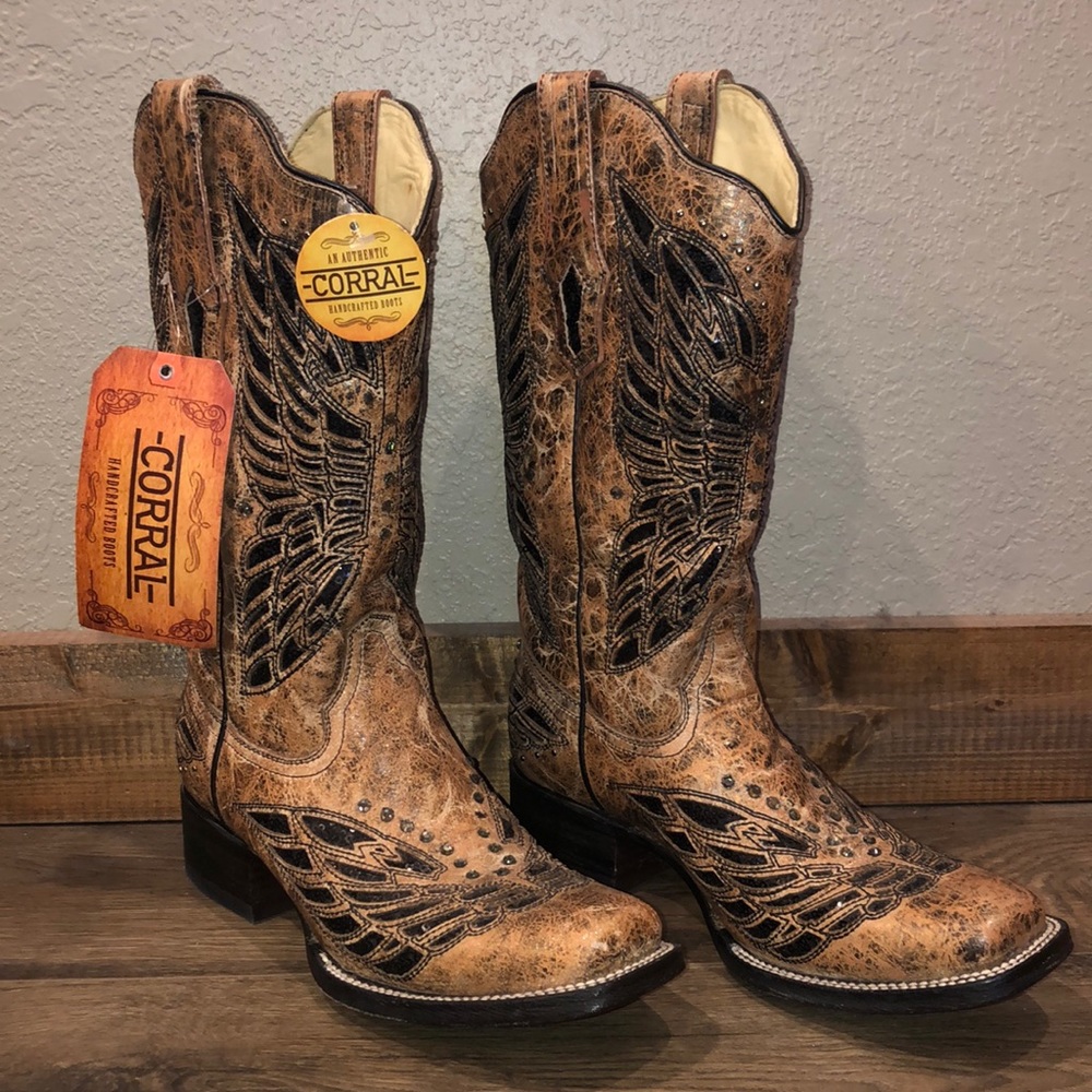 Corral Boots• Size 7